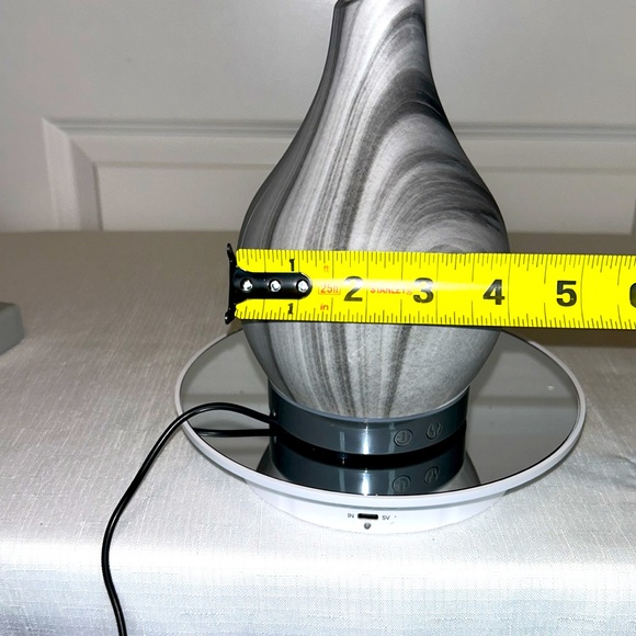 Misting Diffuser with RGB Lighting, Fragrance Oil and Dual Port Wall Charger NWT - Picture 11 of 12